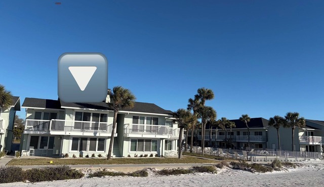 Cozy Beach Front townhome in marvelous Belleair Beach, Sleeps up to 6 Guests