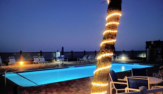 Cozy Beach Front Studio Condo in Daytona Beach Shores