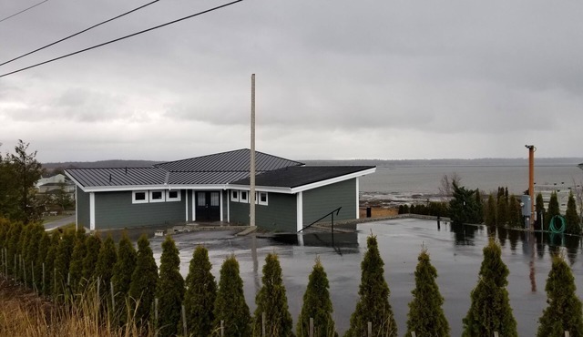 Cozy Home with views of the San Juan's, Mt Baker, Salish Sea & Lummi Island