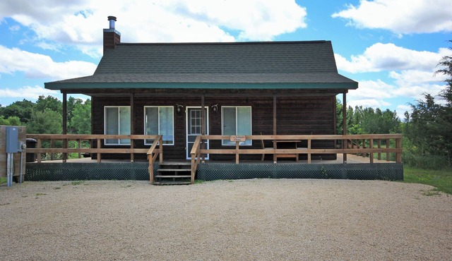 Cozy Lakeview Chalet