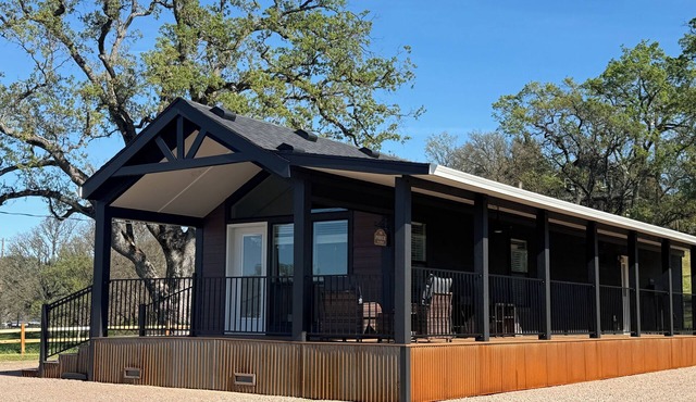 Cozy Lower Lake Retreat. 2BR + Loft, AC, Near Wineries & Trails!