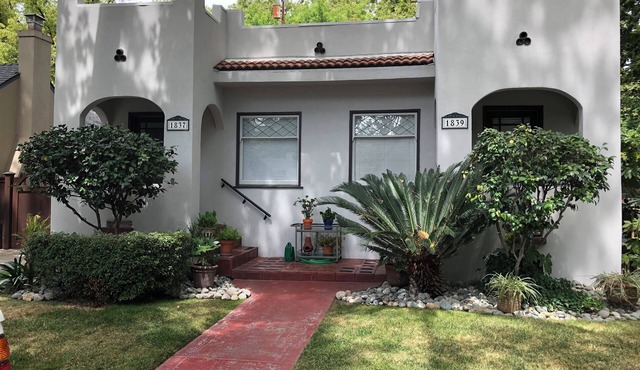 Cozy Spanish Bungalow bordering Land Park and Downtown