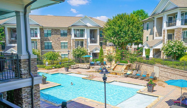 Cozy up in this Luxury Living 5mins from Downtown Duluth
