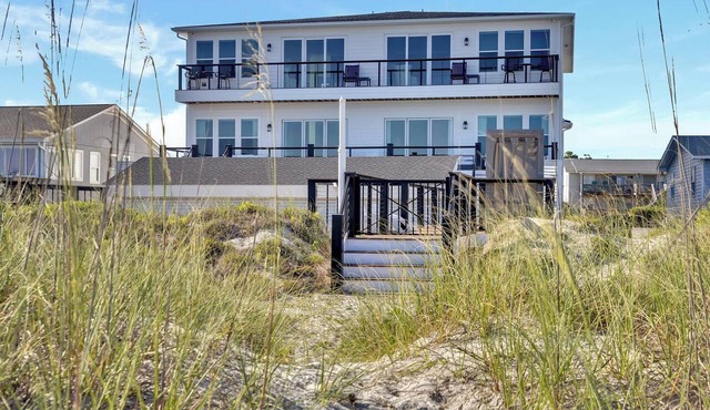 Curated Oceanfront Duplex with awesome amenities!