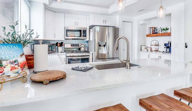 Deja Blue Dream - Newly Updated Luxury Beach home