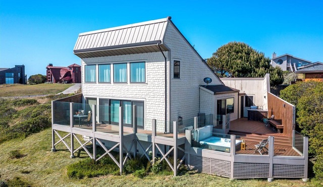 Dillon Beach Ocean View! Hot Tub, Sauna & Game Room~Dog-Friendly~Beach Nest