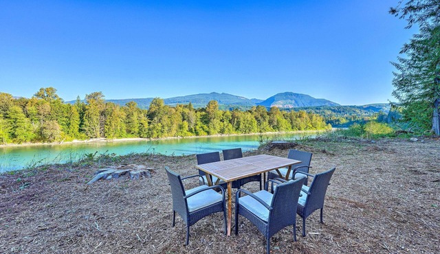 Dreamy Riverside Cabin with Fireplace & Grill