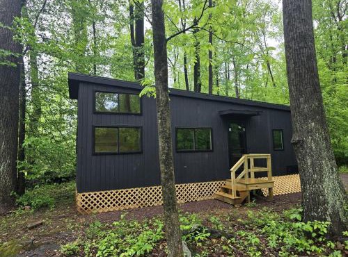 Elm: Family Tiny Home Pod with Forest Views near Quakertown, Pennsylvania