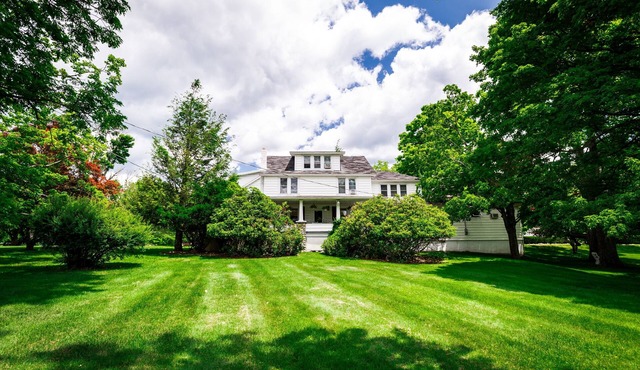 ENTIRE PRIVATE B&B SLEEPS 23 IN POCONO MOUNTAINS PA