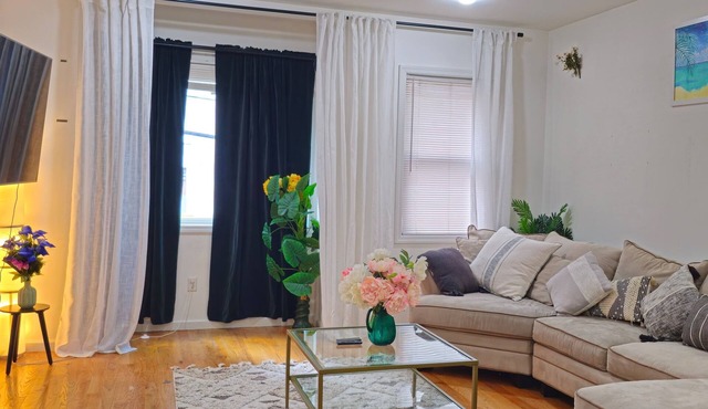 Entire spacious Luxury Condo - 10mins walk to JSQ Path