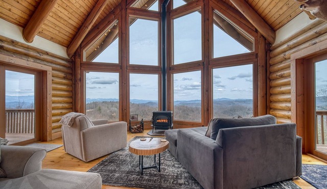 EPIC VIEWS-HotTub-WoodStove-Sauna-Fireplace-GameRoom-Playset-EV-FencedYard+More!