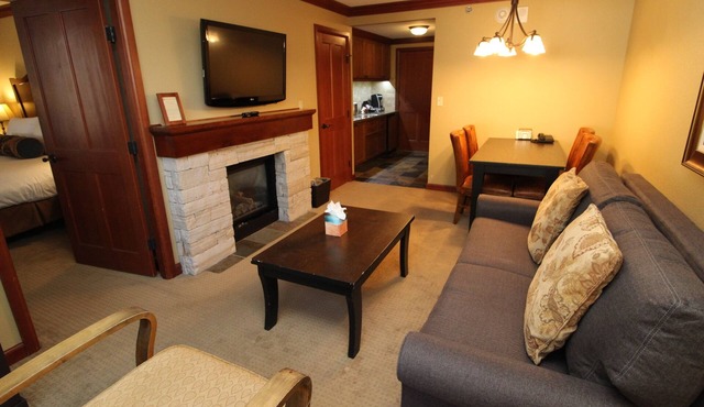 EV 555: 1 BR Fireplace Suite - Ski in/out, Golf, Hike, Swim