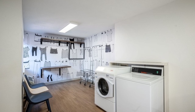 Experience Colgate Clock! Spacious Suite! Near Light Rail!