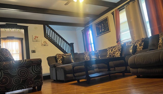 Fabulous 5-bedroom apartment with AC in East Orange