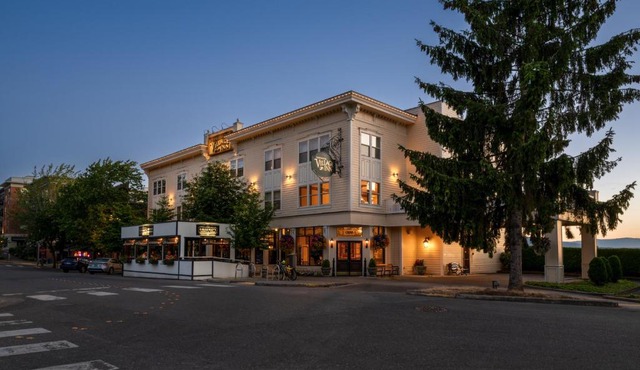 Fairhaven Village Inn