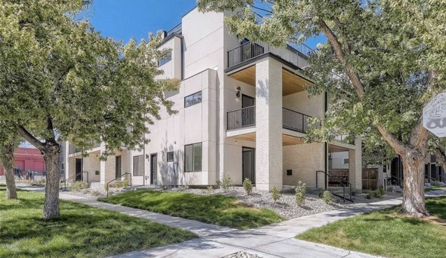 Family-friendly Townhouse on Jefferson Park. 5-minute walk from Empower Field!
