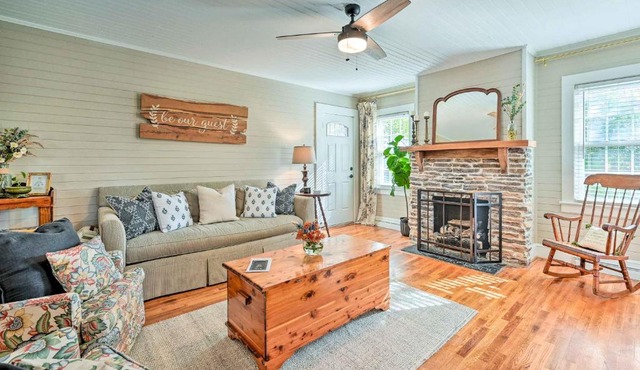 Farmhouse Cottage on 10 Acres: Trails On-Site