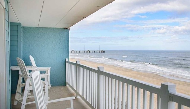 First Light: PierView Oceanfront Condo, Contemporary Vibes & Stunning Views
