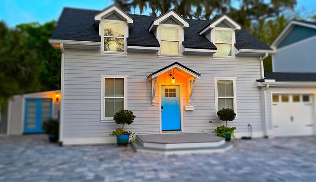 Flagler Cottage: In Historic Downtown : Includes off-street parking for 2 Cars.