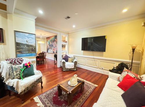 Gorgeous Beautiful House 4BR with Parking