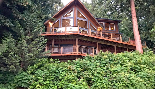 Gorgeous Lakefront Cabin