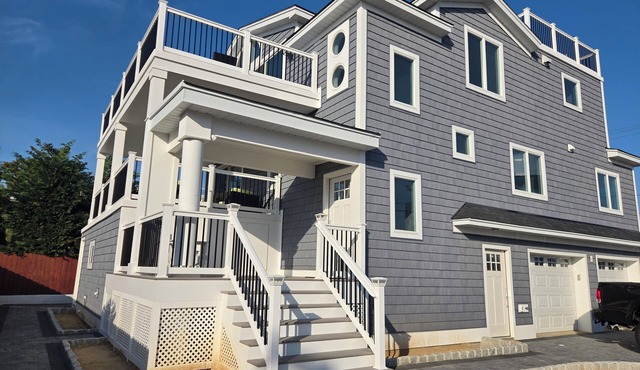 Gorgeous Ocean Block renovated 1 family home on Beach Block