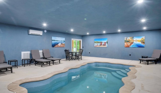 Grand Lodge by PMR, 10BR Private Estate, Indoor Pool, Elevator, Sleeps 28