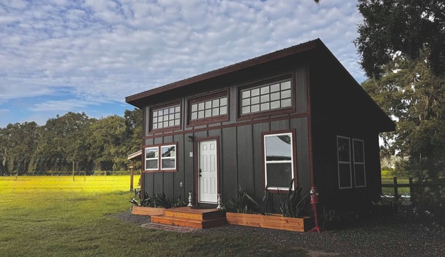 Grass Campers Charming 1 Bedroom Cow Farm Cottage near WEC