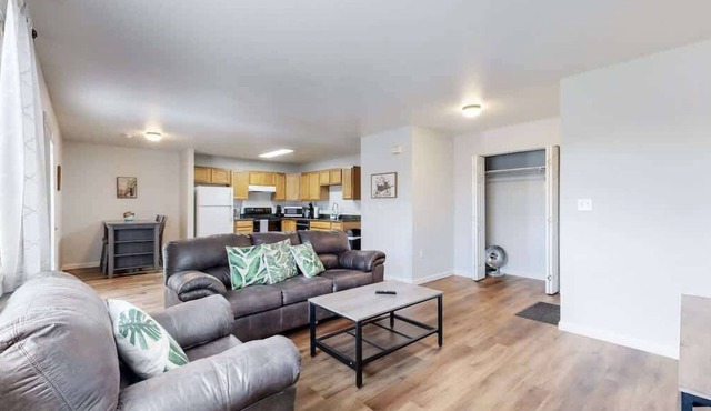 Great Two King Bed Rooms Near Airport Ideal Stay!