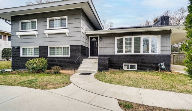 Group Getaway! Modern Silver Spring Home w/ Yard