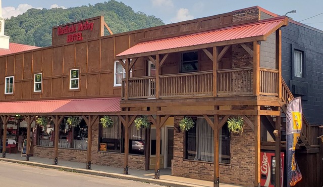 Hatfield McCoy Resort/Room #1 Sleeps 5, Direct access to Hatfield McCoy Trails