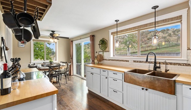 Hidden Valley Retreat Quiet Escape w/Mtn Views!