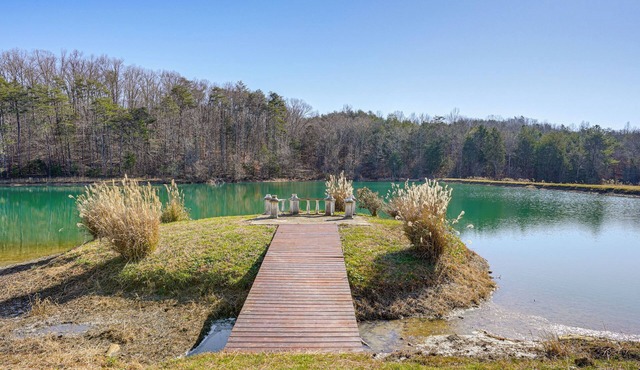 Hike, Fish & Explore Chattanooga! Lake-View Home