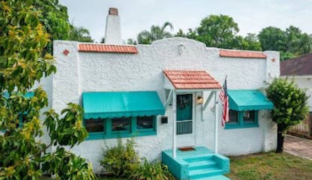 Historic 1924 Spanish-Style Boho Bungalow-Walk to Charming Cocoa Village