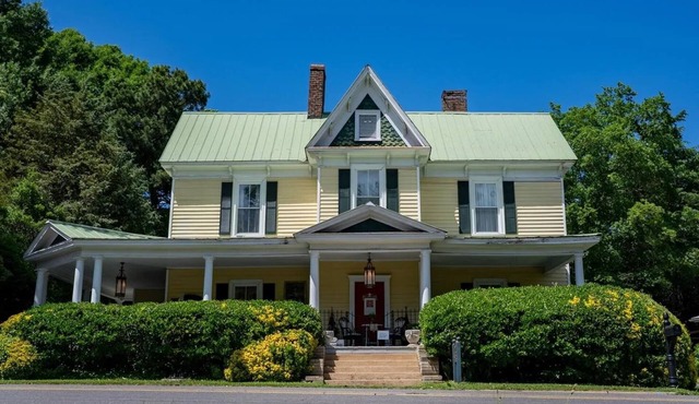 Historic Home in Quaint Downtown Mocksville