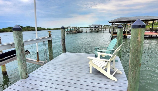 Hot Deals- house 3/2, 5 mins to New Smyrna Beach.BOAT DOCK, SPOT DOLPHIN/FISH