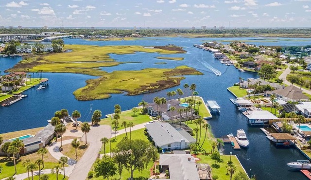 Intercoastal waterfront home w/pool & Breathtaking Views 1mile from Mayo Clinc