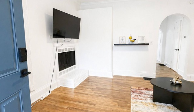 King Bed Pet Friendly Decatur Stay