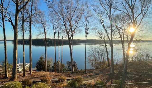 Lake Escape-POOL, Deep water, Diving Board, Main Lake, Panoramic Views!