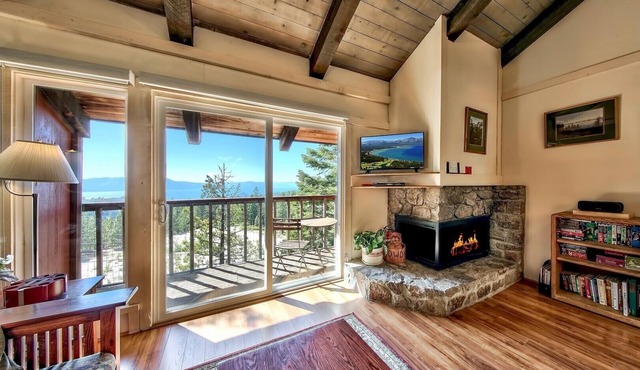 Lake View Cabin with Private Hot Tub & Comm Pool & Hot Tub Too!