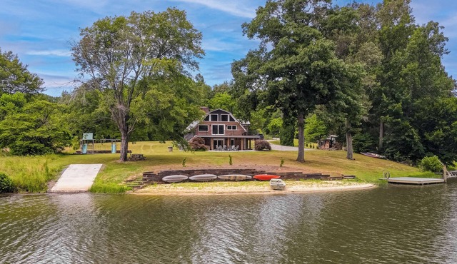 Lakefront Home W/Hot Tub, Dock, Boat Ramp, Beach, Kayaks