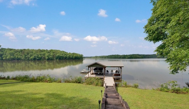 Lakefront Sunsets| Private Dock | Kayaks & Fishing
