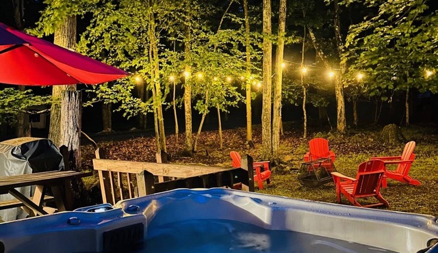 Lakeview Lodge Hot Tub Fire Pit Paddle Board Walkable to the Lake & Restaurants.