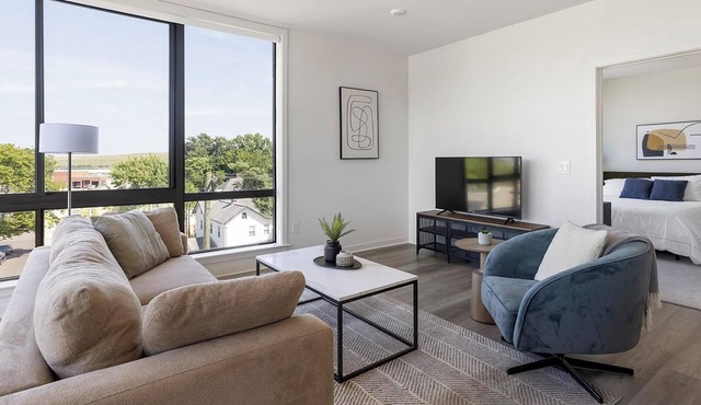 Landing | Chic 2BD, Gym, Rooftop Lounge