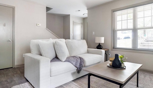 Landing | Incredible 2BD, Gym, Clubhouse