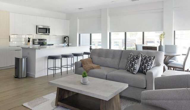 Landing | Incredible 3BD, Courtyard, Game Room