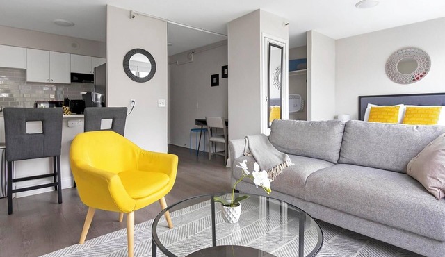Landing | Modern Studio, Courtyard, Gym