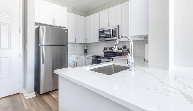 Landing | Stunning 1BD, Gym, Pool