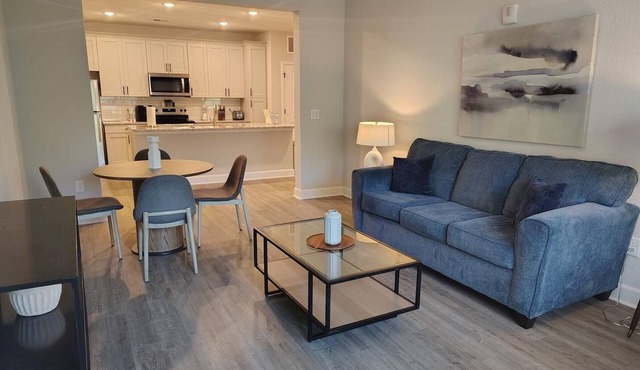 Landing | Stunning 3BD, Gym, Pool