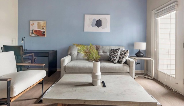 Landing | Stylish 1BD, Gym, Pool